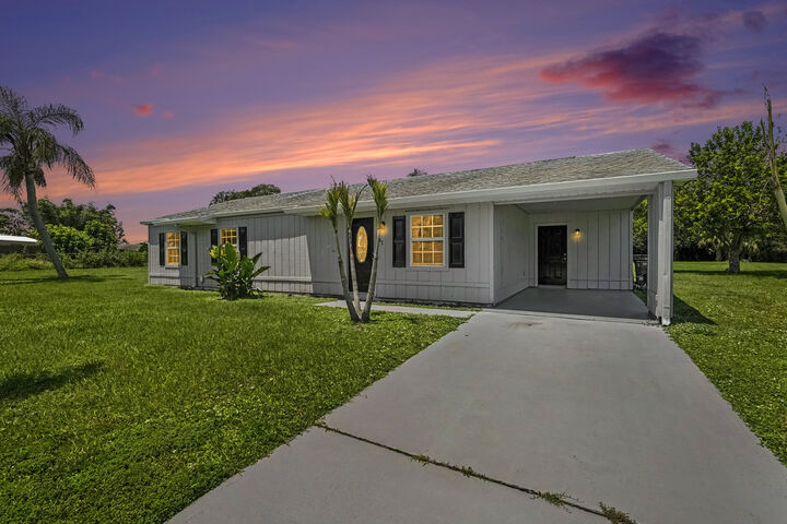 Property Photo:  502 NE Solida Circle  FL 34983 