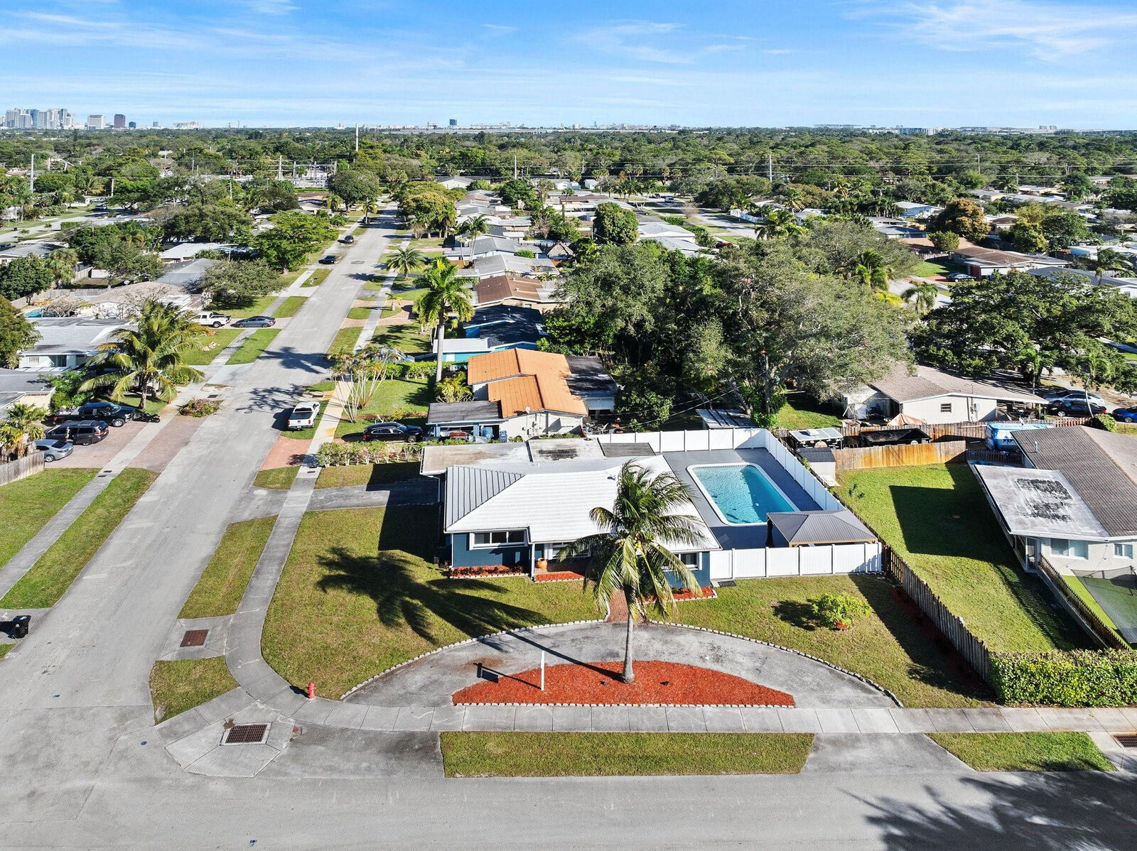 Property Photo:  1900 SW 33rd Avenue  FL 33312 