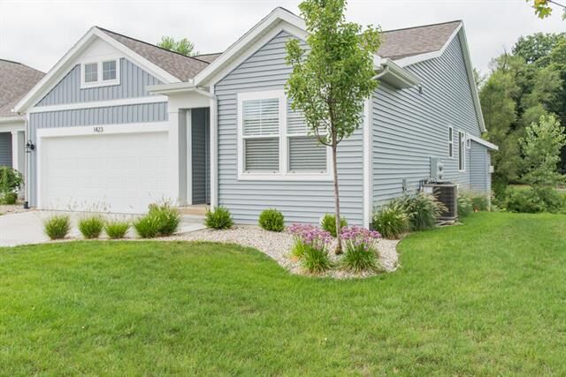 Property Photo:  1423 N Village Circle  MI 49009 