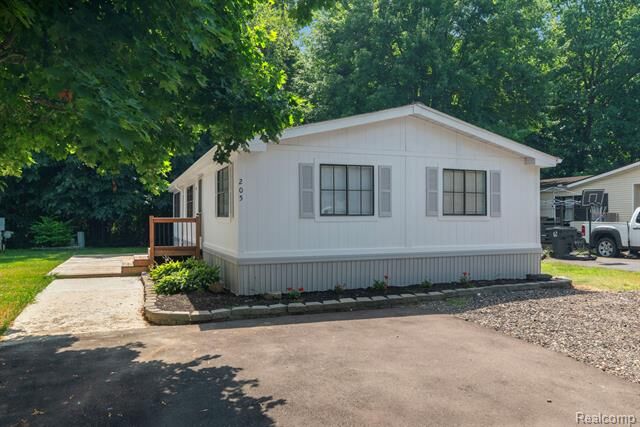 Property Photo: 351 North Squirrel Rd #205 MI 48326