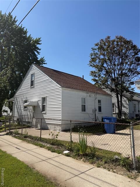 Property Photo:  21004 Syracuse Avenue  MI 48091 