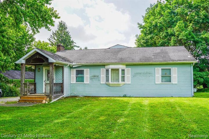 Property Photo:  8294 Davison Road  MI 48423 
