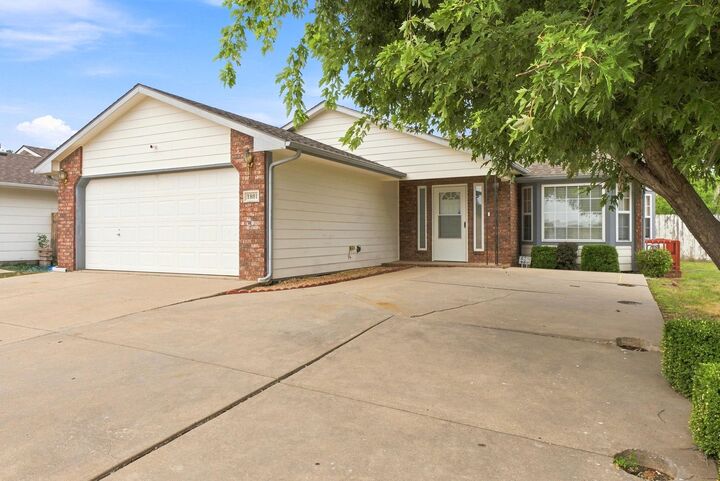 Property Photo:  1801 S Smithmoor St  KS 67207 