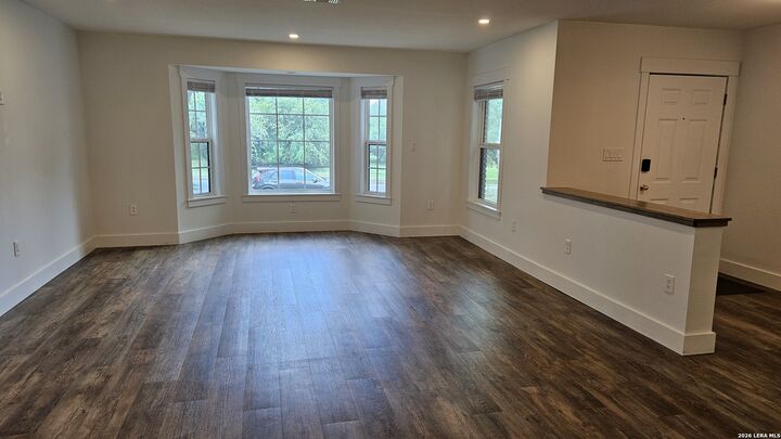 Property Photo: 219 Edgevale TX 78229
