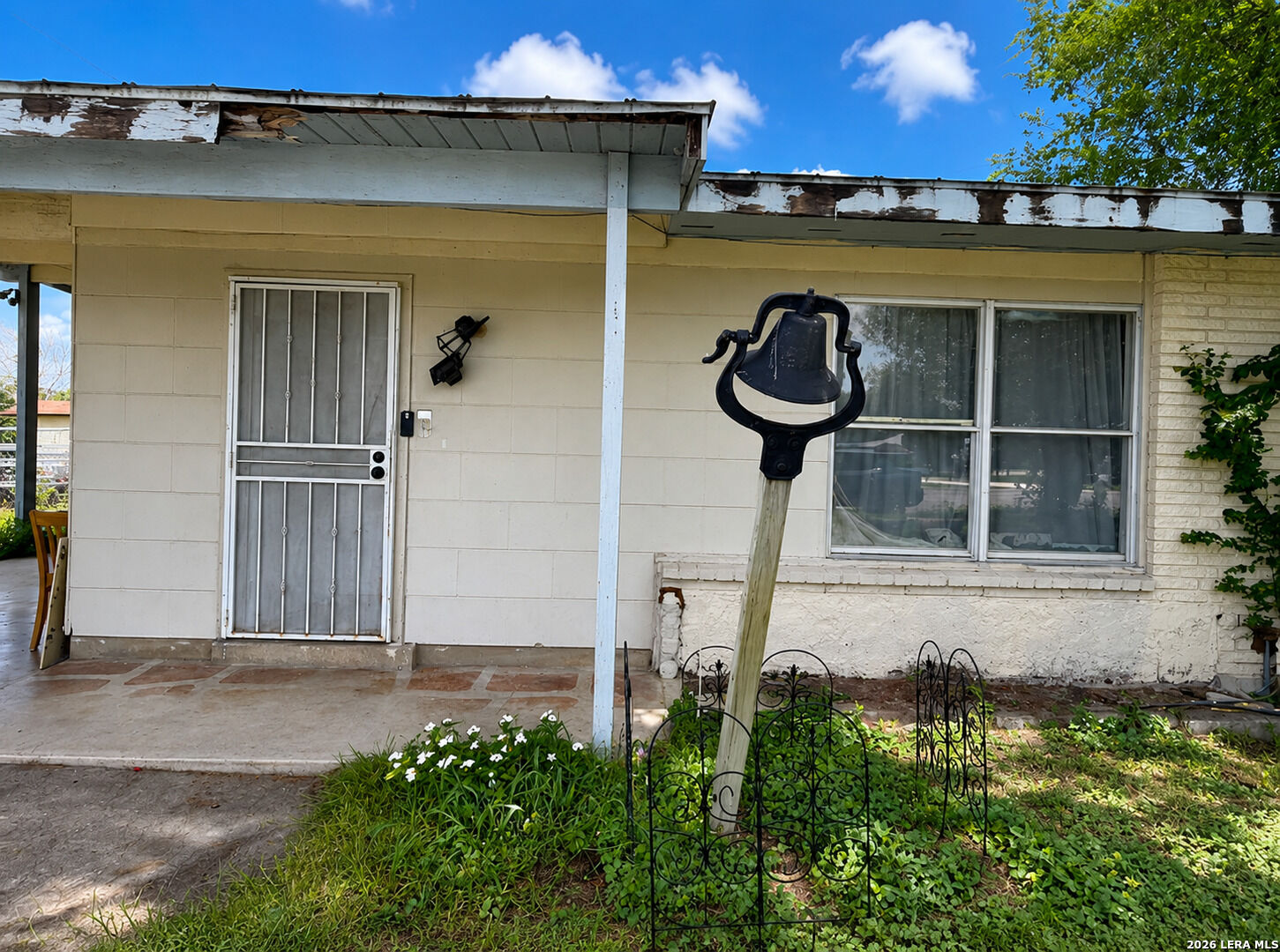 Property Photo: 314 Springvale Dr TX 78227