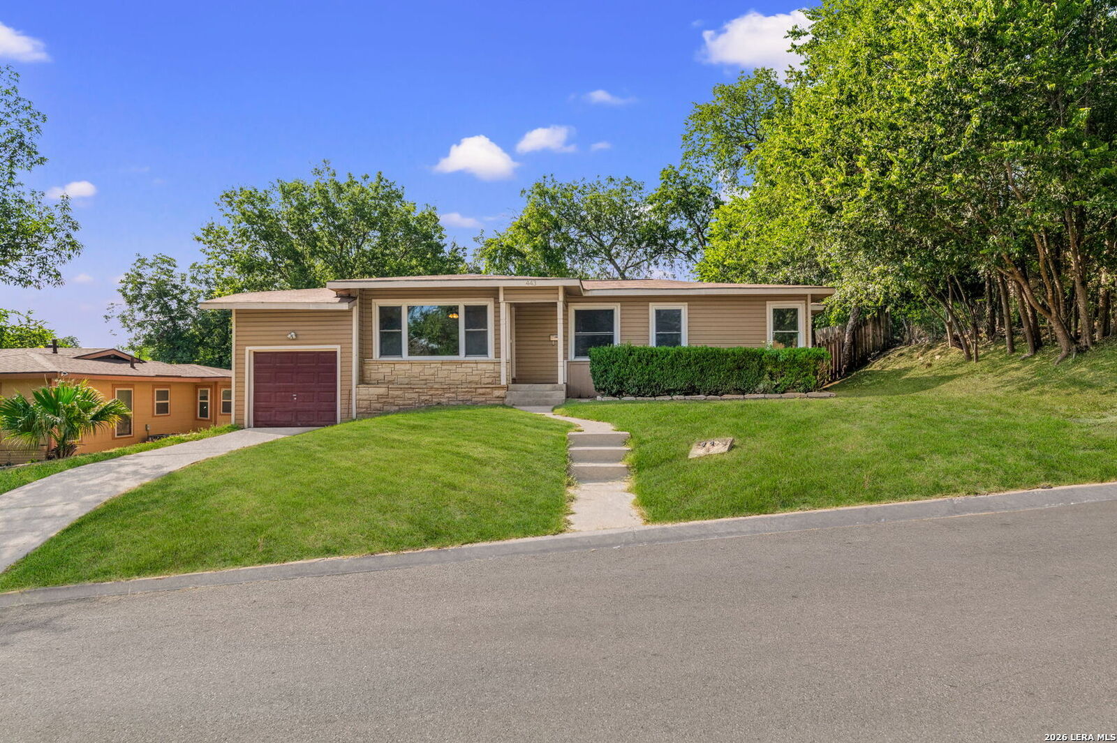 Property Photo: 443 Westhill Pl TX 78201