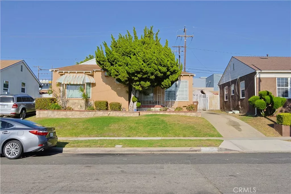 Property Photo:  11516 S St Andrews  CA 90047 
