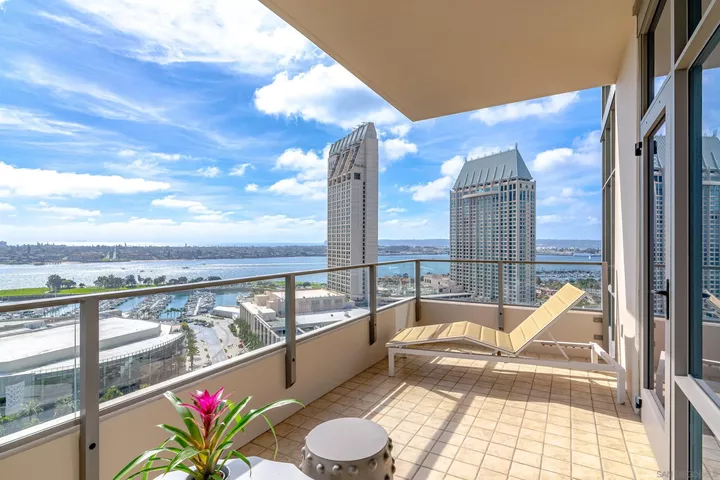 Property Photo:  550 Front St. 1808  CA 92101 
