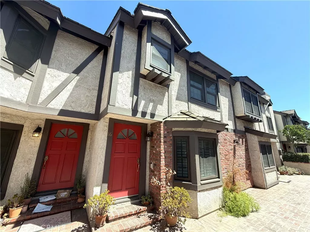 Property Photo:  11940 Weddington Street 16  CA 91607 