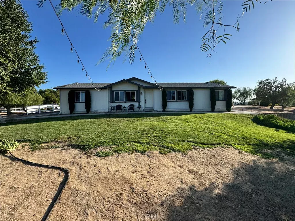Property Photo:  40450 Calle Cancion  CA 92592 