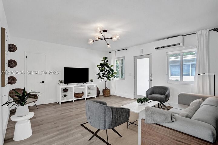 Property Photo: 1440 16th St 3 FL 33139