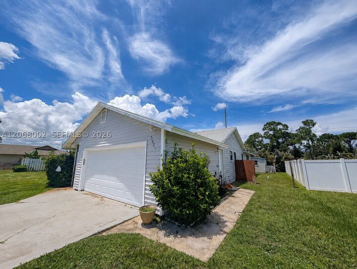 Property Photo: 5601 Paleo Pines Cir FL 34951