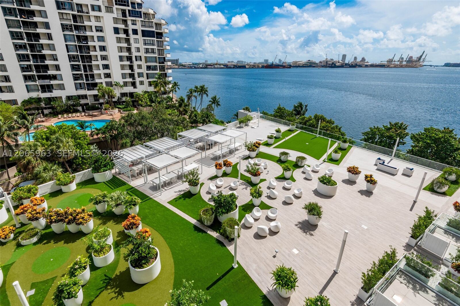 Property Photo:  770 Claughton Island Dr 809  FL 33131 