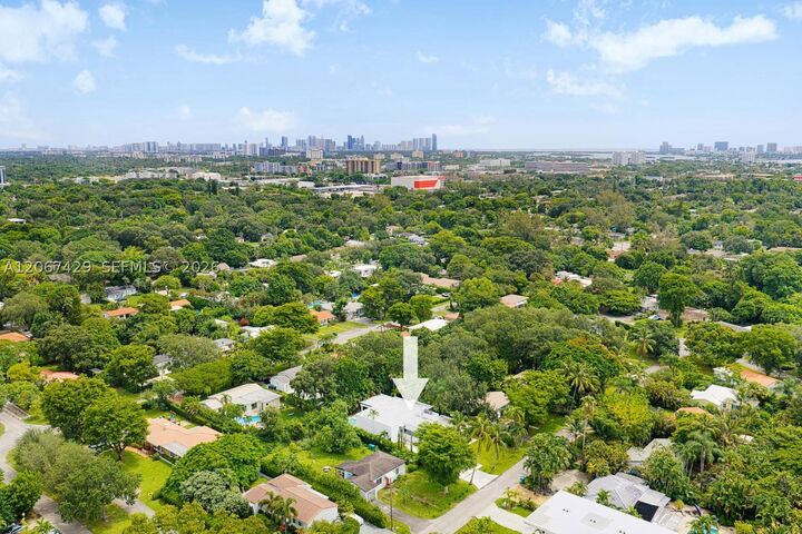 Property Photo: 1015 NE 114th St FL 33161