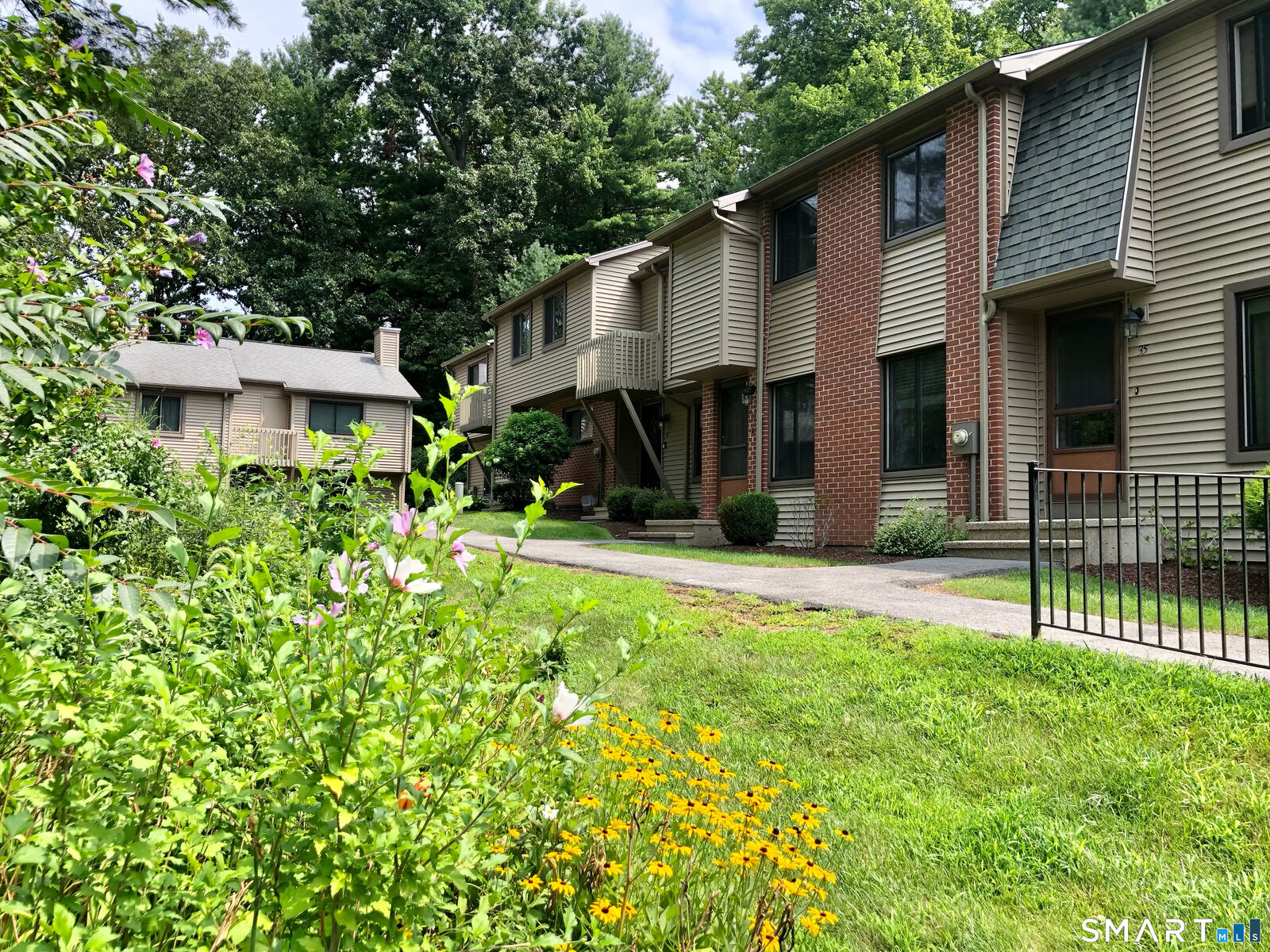 Property Photo: 33 Conestoga Way 33 CT 06033