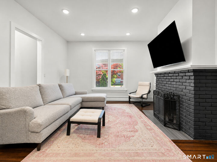 Property Photo:  682 Whitney Avenue  CT 06511 