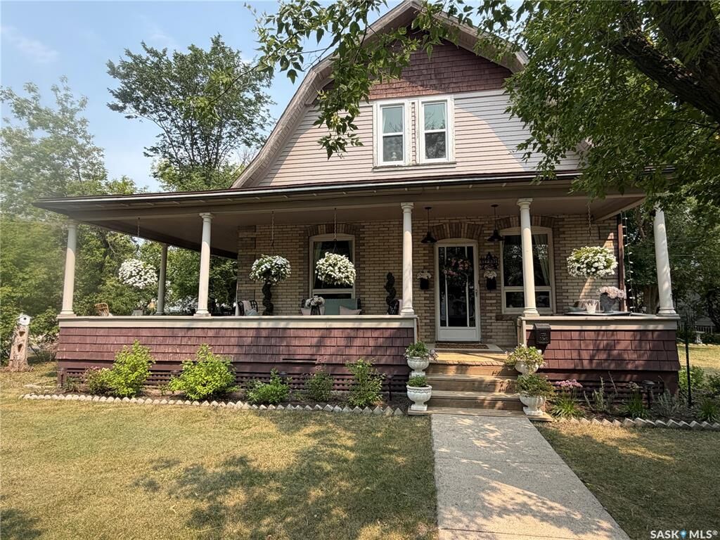 Property Photo: 715 Pacific Avenue SK S0C 0S0