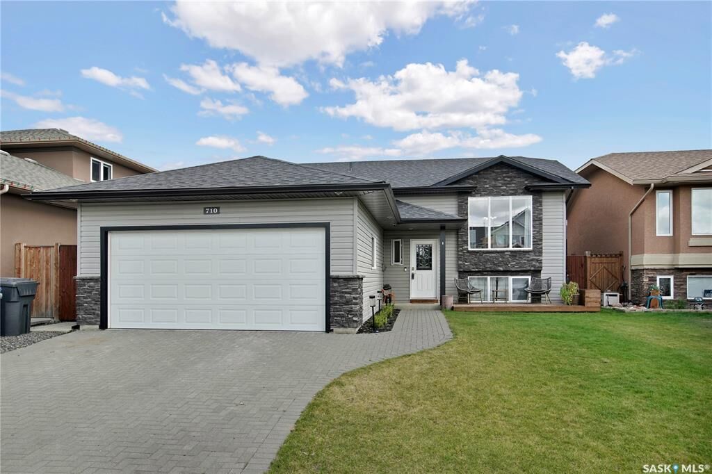 Property Photo:  710 Redwood Crescent  SK S0K 4S2 