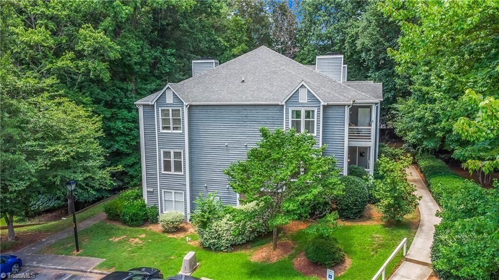 Property Photo: 324 Meadows Circle NC 27104