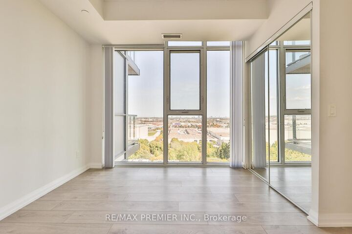 Property Photo:  7895 Jane Street 1504  ON L4K 0K2 