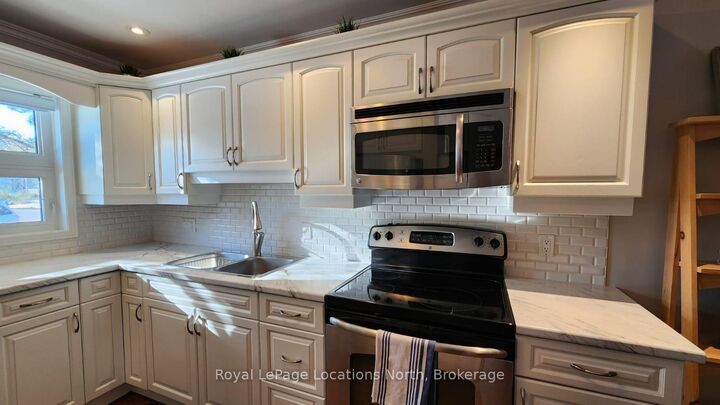 Property Photo: 127 Alfred Street W 95 ON N0H 2P0