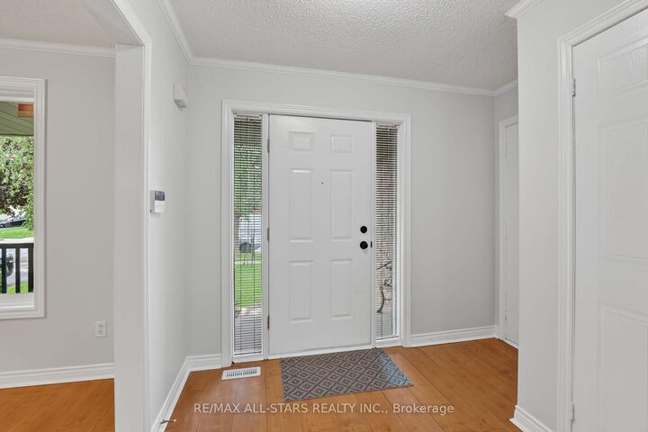 Property Photo: 29 Lakeview Drive ON L9L 1G9