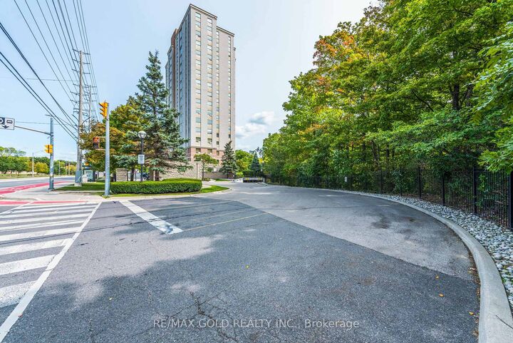 Property Photo:  200 Burnhamthorpe Road 1003  ON L5A 4L4 