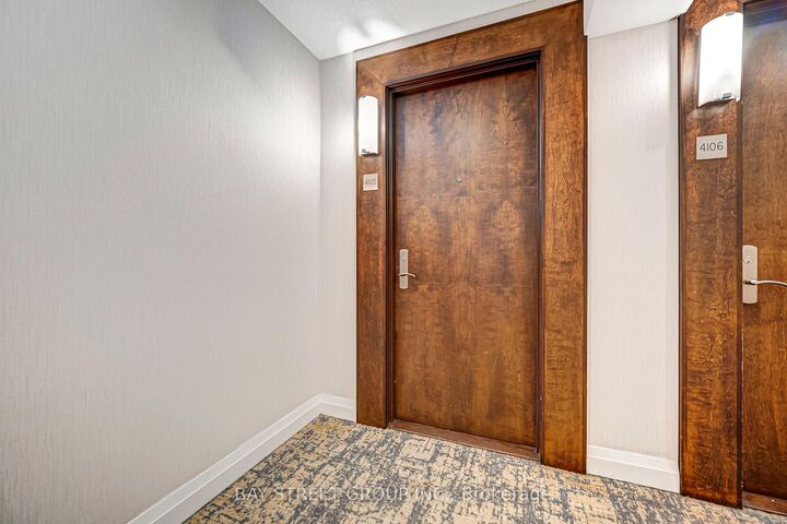 Property Photo: 763 Bay Street 4105 ON M5G 2R3