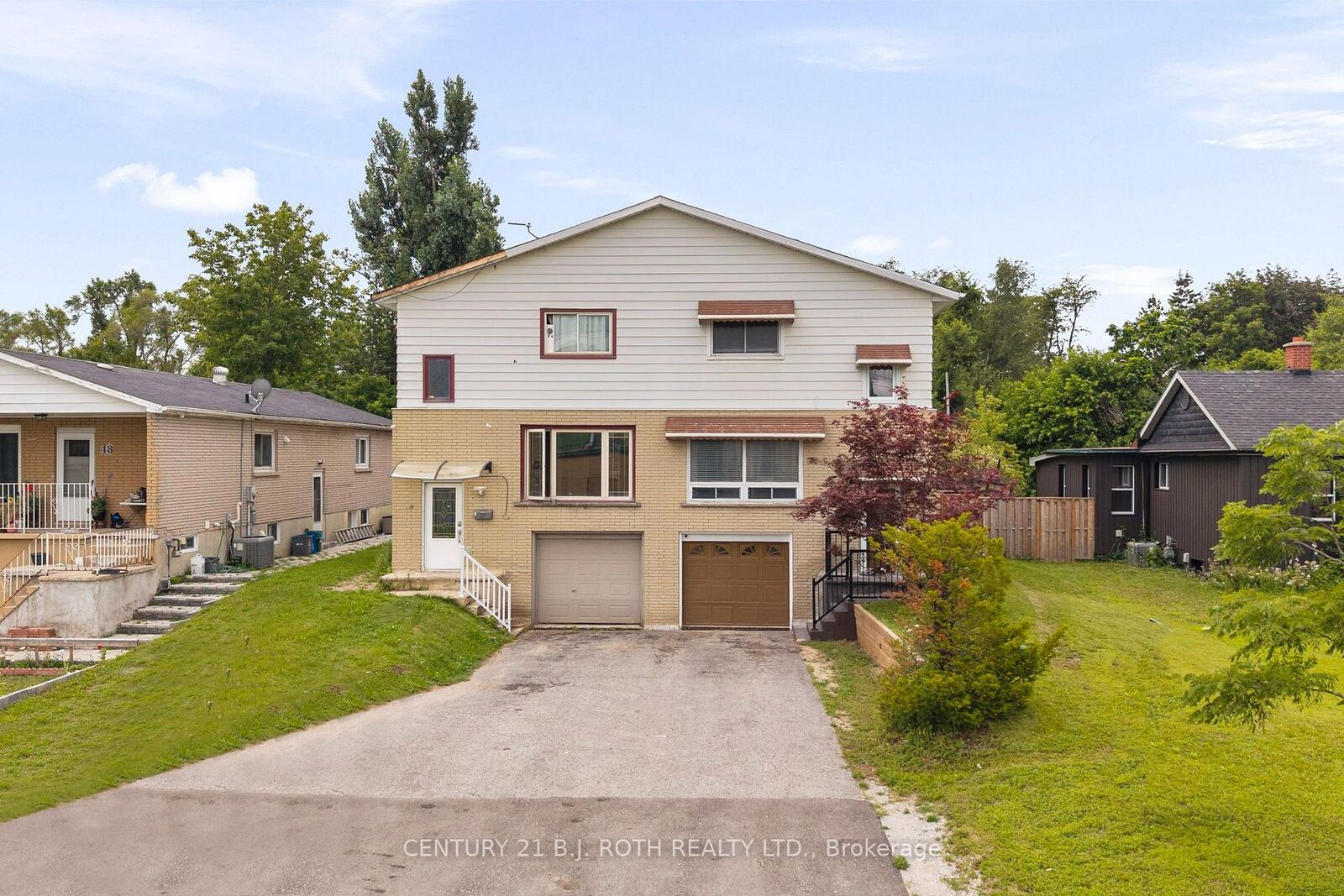 Property Photo: 14 Innisfil Street ON L4N 3C9