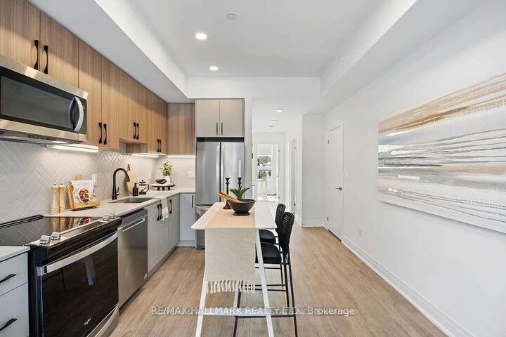 Property Photo: 15 Brenthall Avenue 21 ON M2R 0B3