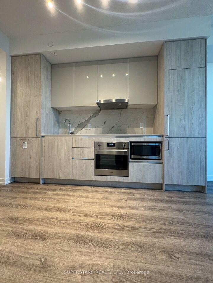 Property Photo:  195 Commerce Street 4517  ON L4K 5C3 
