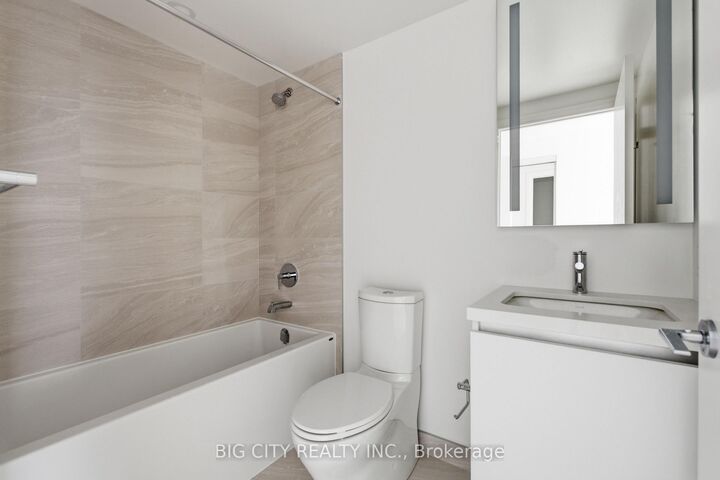Property Photo: 25 Frederick Todd Way 1502 ON M4G 0C9
