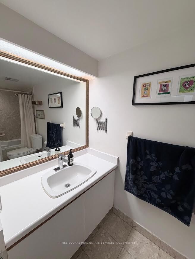 Property Photo: 55 Centre Avenue 2003 ON M5G 2H5