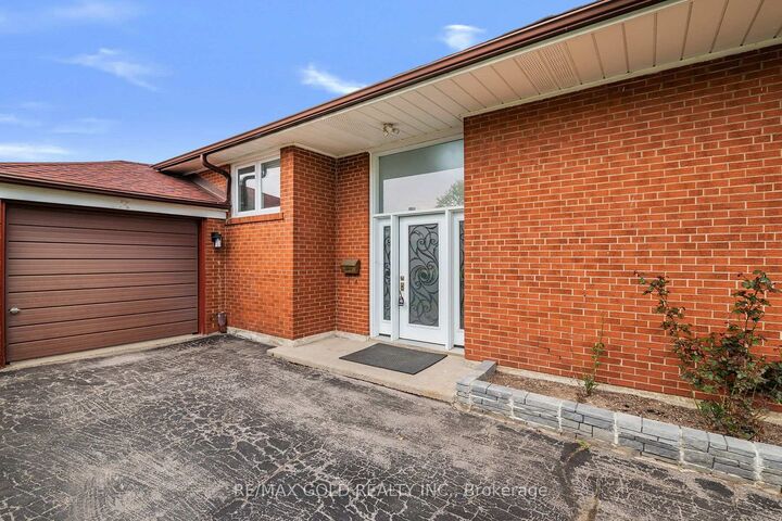 Property Photo: 3 Willamere Drive ON M1M 1W5