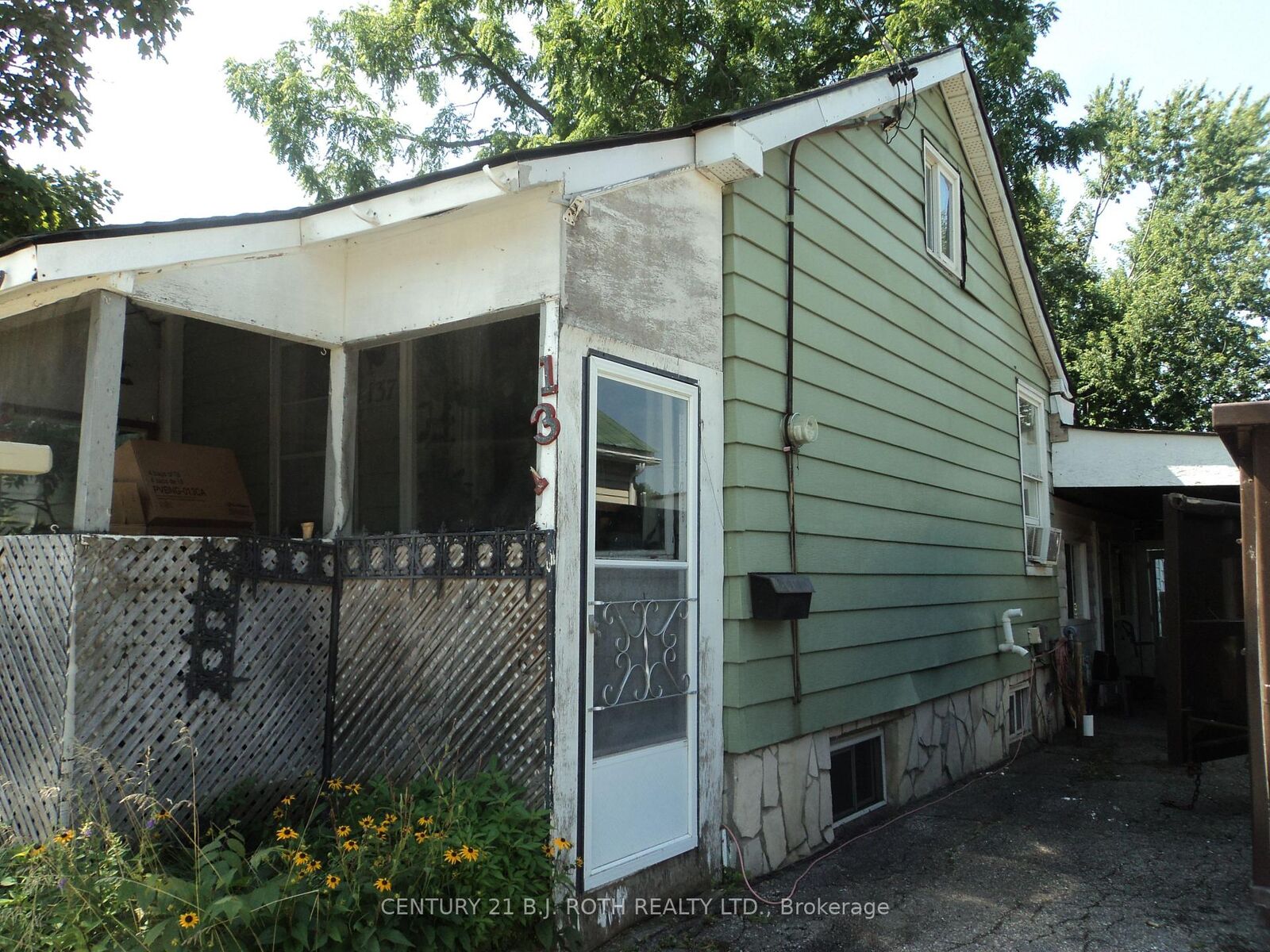 Property Photo: 137 Dufferin Street ON L3V 5T1
