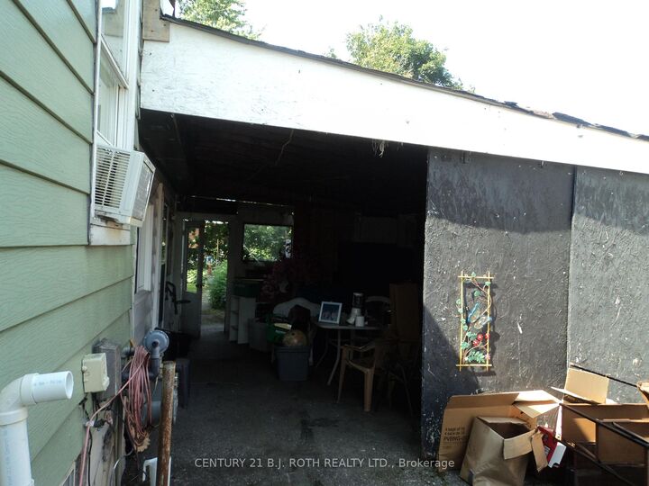137 Dufferin Street — photo 1