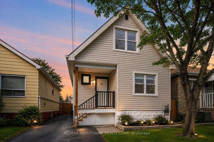 Property Photo:  54 Weir Street S  ON L8K 3A4 
