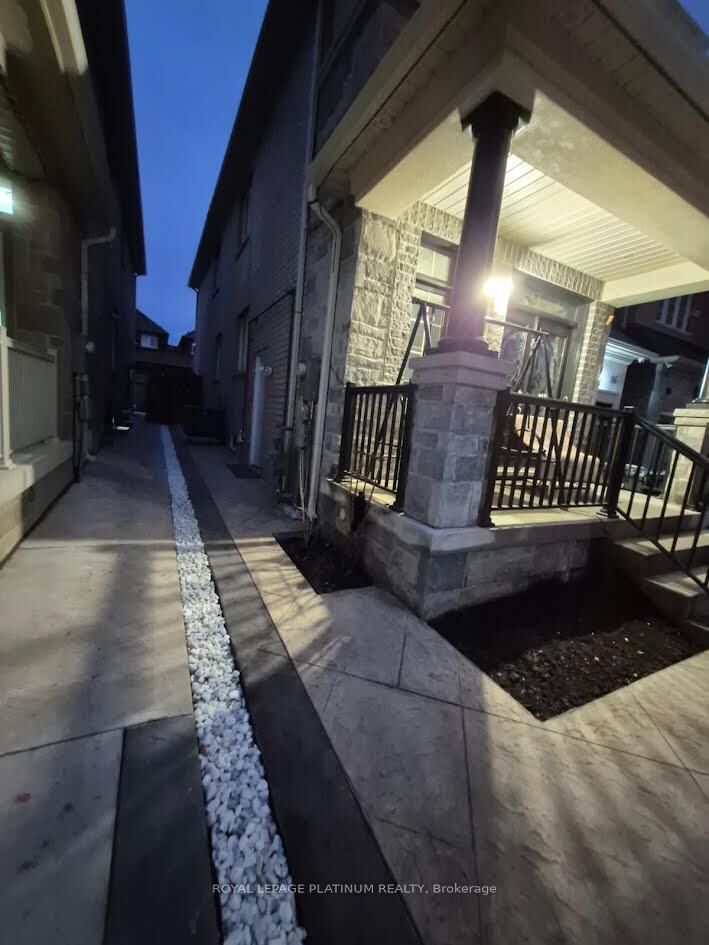 Property Photo: 86 Villadowns Trail ON L6R 3Y9