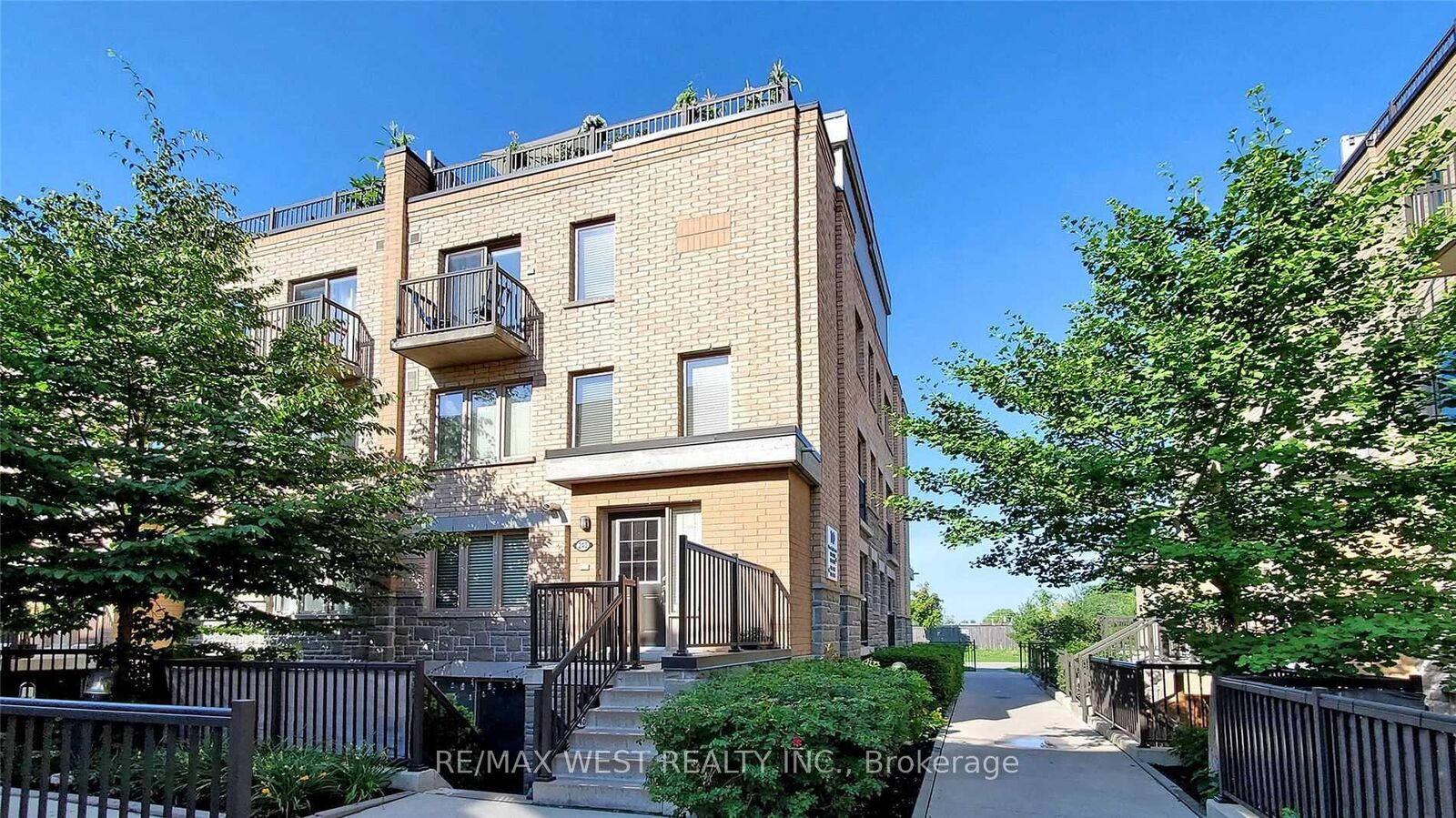 Property Photo:  10 Foundry Avenue 240  ON M6H 0A6 