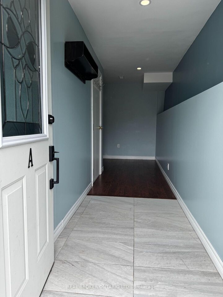 Property Photo:  34 Engel Crescent A  ON L4N 6K5 