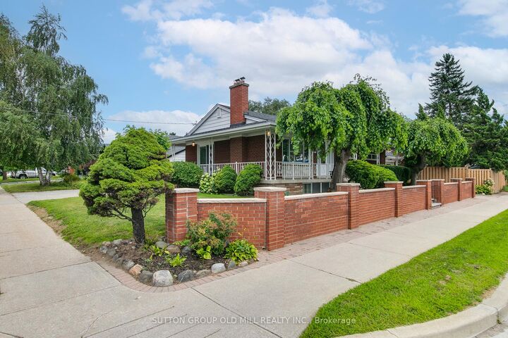 Property Photo: 993 Islington Avenue ON M8Z 4R1