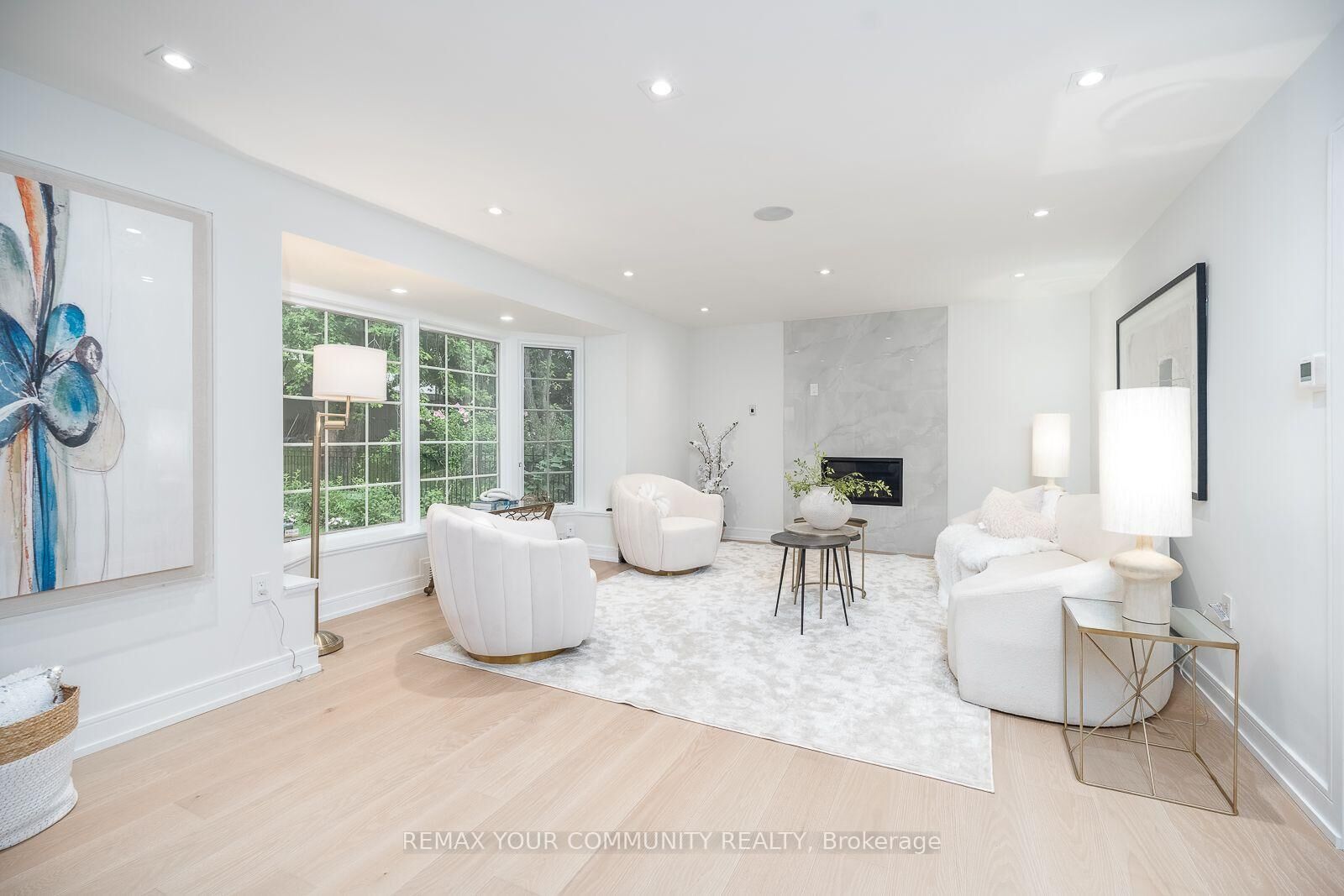 Property Photo: 354 Bessborough Drive ON M4G 3L2