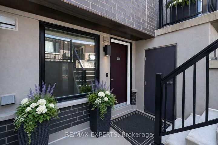 Property Photo: 142 William Duncan Road 1 ON M3K 0C1