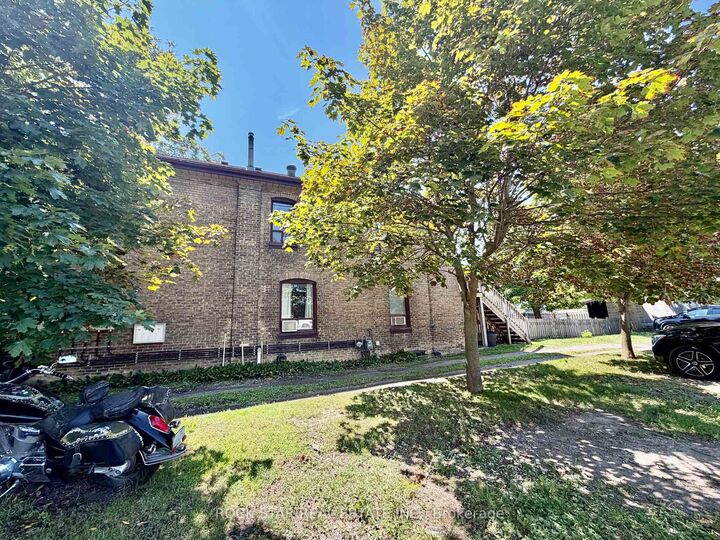 Property Photo: 135 Sherwood Drive ON N3T 1N8