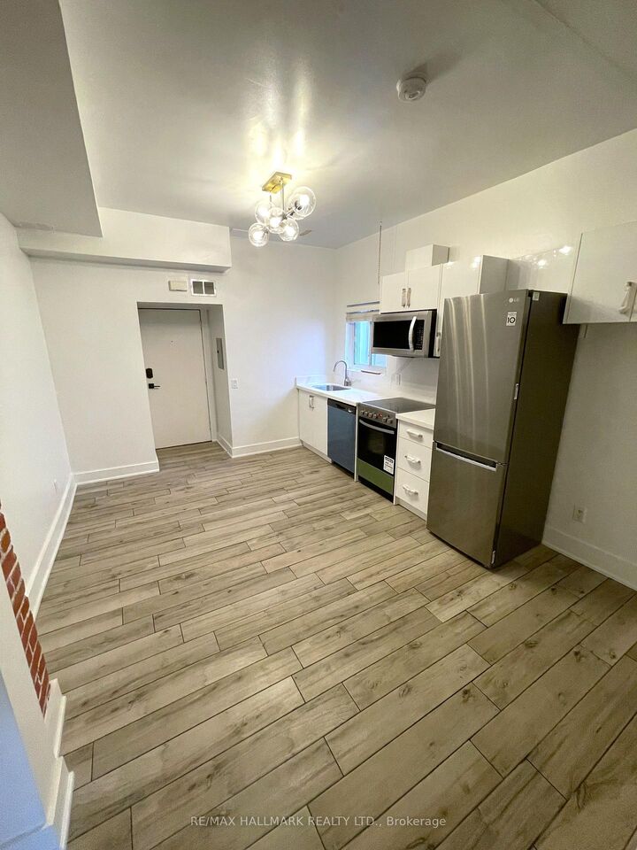 Property Photo: 293 Euclid Avenue 202 ON M6J 2K1