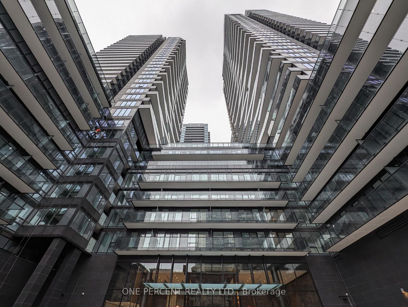 Property Photo: 127 Broadway Avenue 1104 ON M4P 1V4