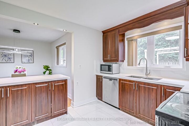 Property Photo: 137 Merkley Square ON M1G 2Y5