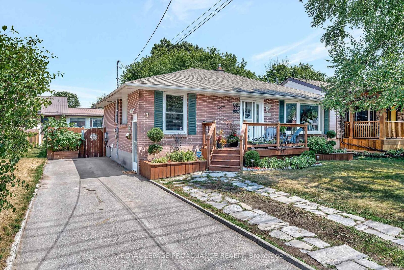 Property Photo:  235 Farley Avenue  ON K8N 4L7 