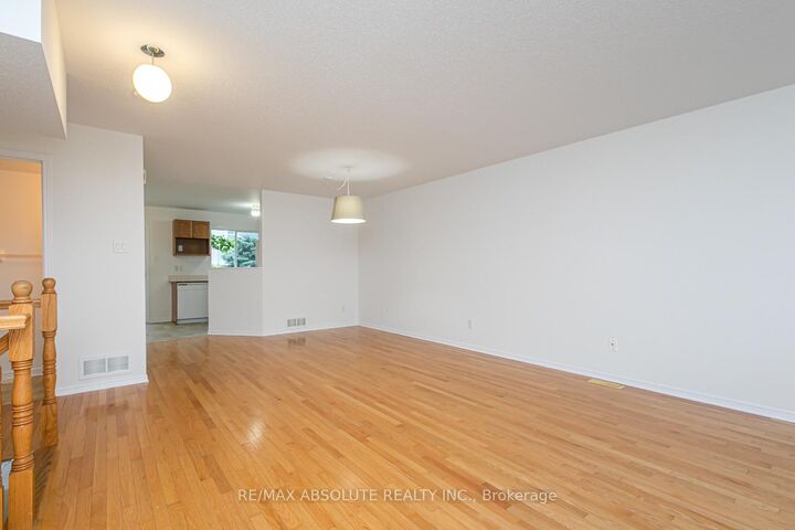 Property Photo: 246 Gershwin Private 38 ON K2H 1G5