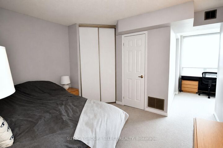 Property Photo: 695 Richmond Street 1306 ON N6A 5M8